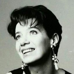Barbara Dziekan 飾演 Mrs. Ewa