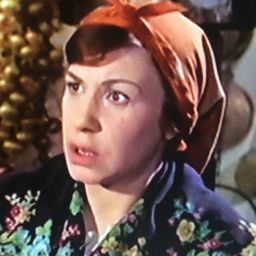 Mimí Muñoz 飾演 Sra. Petrescu