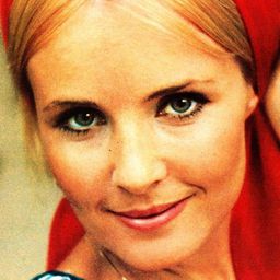 Marie-France Boyer 飾演 Émilie Savignard