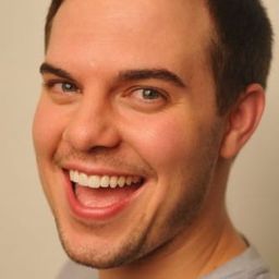 Andrew Breland 飾演 Survivor