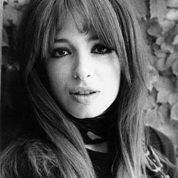 Margaret Lee 飾演 Lolly