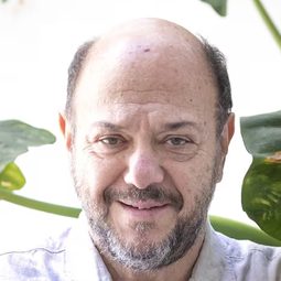 路易斯·席恩波斯基 - 追殺騎師演員 飾演Enrique