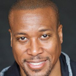 Clayton Prince - 咖啡演員 飾演Cop