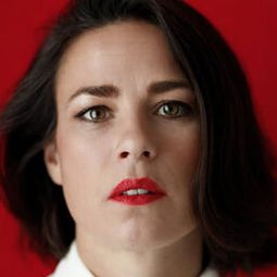 Cecilia Paul - 邊城勇探：壁畫血案演員 飾演Yöhoitaja