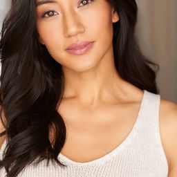 Alisa Allapach 飾演 Harper