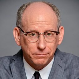 Joseph Buttler 飾演 Heinz