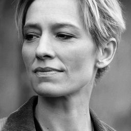 桑德拉·伯格曼 飾演 Ulrike