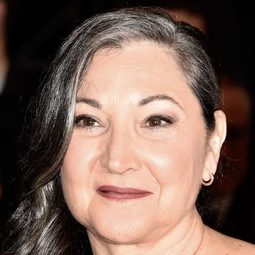 羅賓·巴特利特 飾演 Bridget Kearns