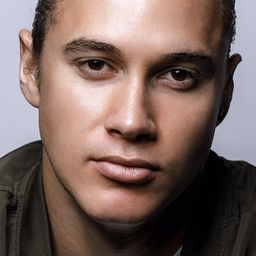 Callan Colley 飾演 Landon