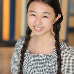 Vivienne Sachs 飾演 Lainey Fischer