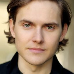 Oliver Coopersmith 飾演 Wrecker / Alex