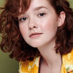 泰勒·李察森 飾演 Lizzie