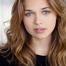 Alyssa Jirrels 飾演 Molly