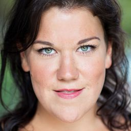 Beverly Rudd 飾演 Little Red Ridinghood