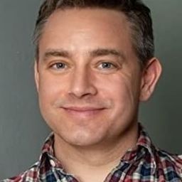 Simon Henderson - 情約明年聖誕演員 飾演Doorman