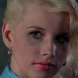 Tina L'Hotsky - 無愛演員 飾演Sportster Debbie