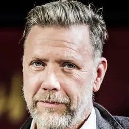 麥可·佩斯伯蘭特 飾演 Westman