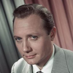 Jacques Dacqmine 飾演 Le PDG