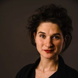 Emmanuelle Nicot - 錯愛的教育導演