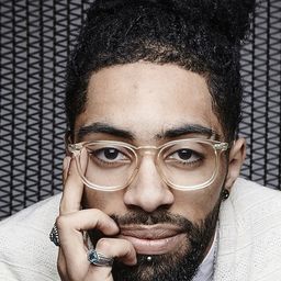 法里 - 笑笑巴黎夜演員 飾演Self