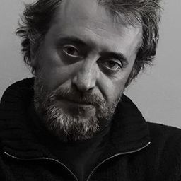 羅伯托·斯瓦瑞司 飾演 Bologna