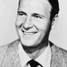 Charles Drake 飾演 Reporter (uncredited)