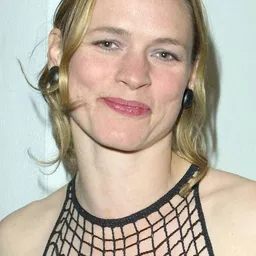 伊莎貝爾·布魯克 飾演 Jen