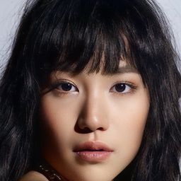 Chicha Amatayakul 飾演 Sa