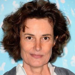 Laure Killing 飾演 Dorothy Parker, la femme du docteur