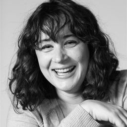 Louise Massin 飾演 Judith 3