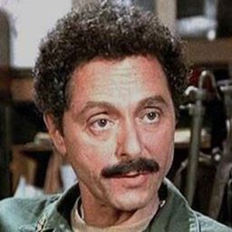 Allan Arbus 飾演 Judge Thomas J. Gray