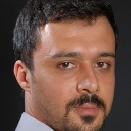 Cansu Fırıncı 飾演 Teacher Hamza