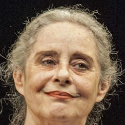 維琪·佩納 飾演 Madre