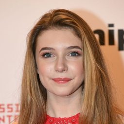Eleanor Worthington-Cox 飾演 Natalie Goodman