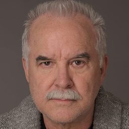 Emiliano Díez 飾演 Francisco (voice)