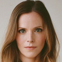 Katie Rose Clarke - 友情歲月演員 飾演Beth Shepard