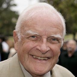 John Ingle 飾演 Narrator / Cera's Father (voice)