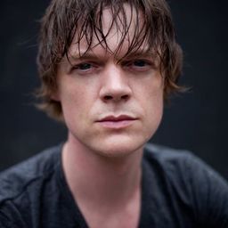 Philip Willingham 飾演 Devil