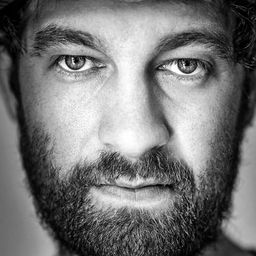 瑞南·奧斯特克 飾演 Himself