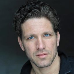 Rich Graff 飾演 John Raines