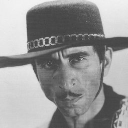 Frank Lackteen 飾演 Peon Messenger