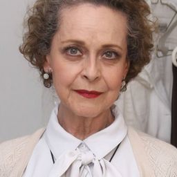 席爾薇亞·馬里斯卡爾 飾演 Yolanda