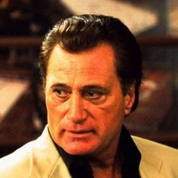 Beau Starr 飾演 Carmine 'Buddy' Omobono