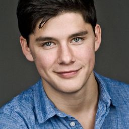 Ricardo Hoyos 飾演 Jacob
