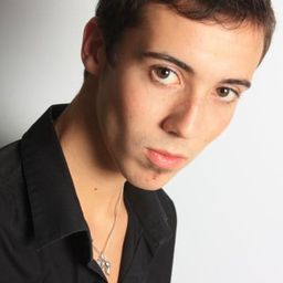 Marc Laurent 飾演 Olivier