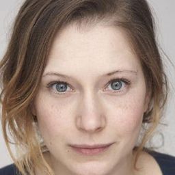 Ophélia Kolb 飾演 Marjolaine Joffrin