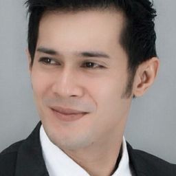 阿富戴爾·尤斯曼 飾演 Alia's father