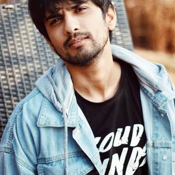 Anud Singh Dhaka 飾演 Ranjan Prajapati