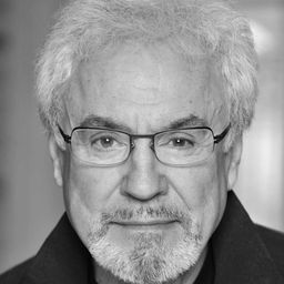 Pascal Rollin 飾演 Paris Priest