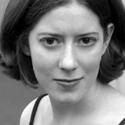 Courtney Bell 飾演 Tricia